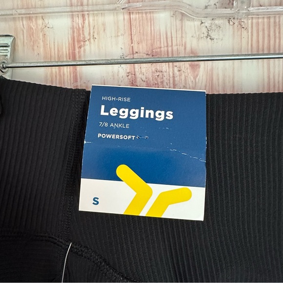 Old Navy Black High-Waisted PowerSoft Rib Pocket
Leggings - Picture 9 of 11